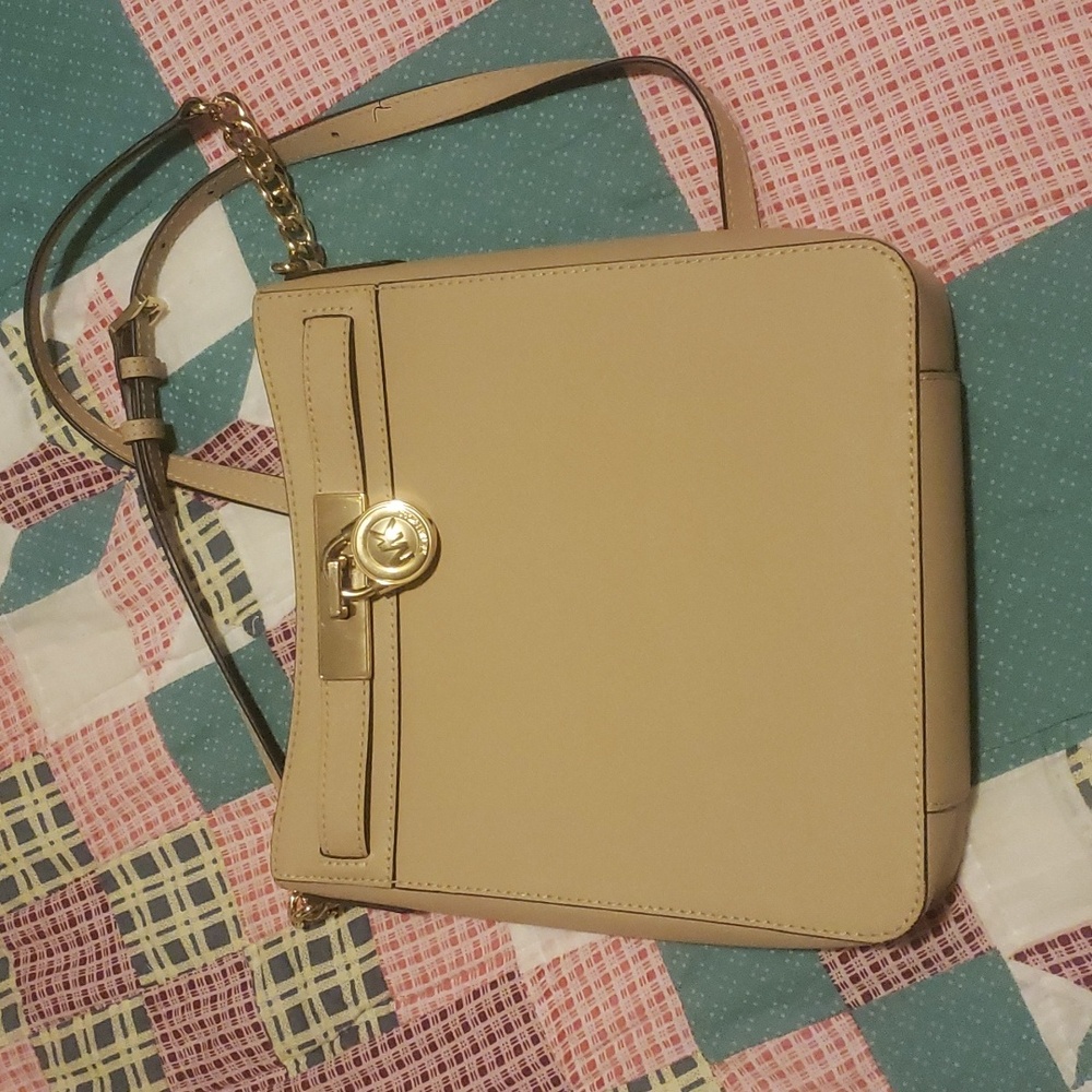 Euc Michael Kors messenger bag